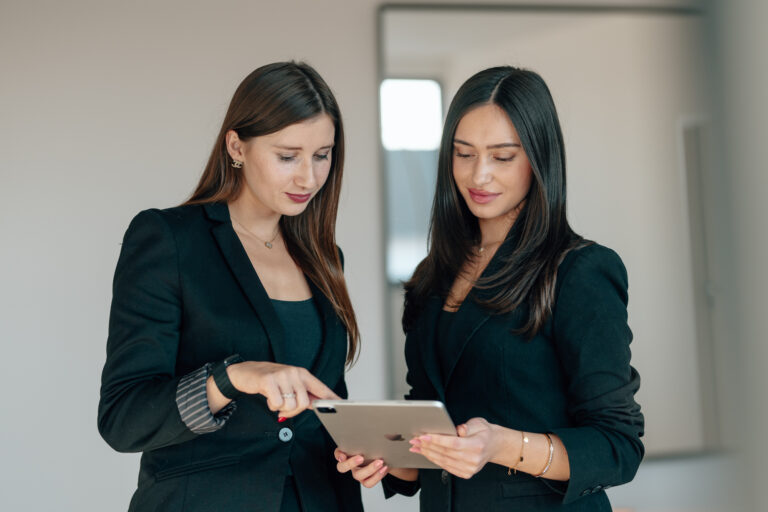 Imperia Mitarbeitende erklären aktuelle Entwicklungen im Immobilienmarkt